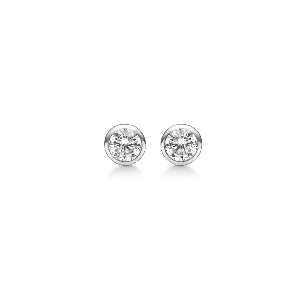 Sølv ørestikker med 5 mm  syntetisk cubic zirconia i rund fatning.