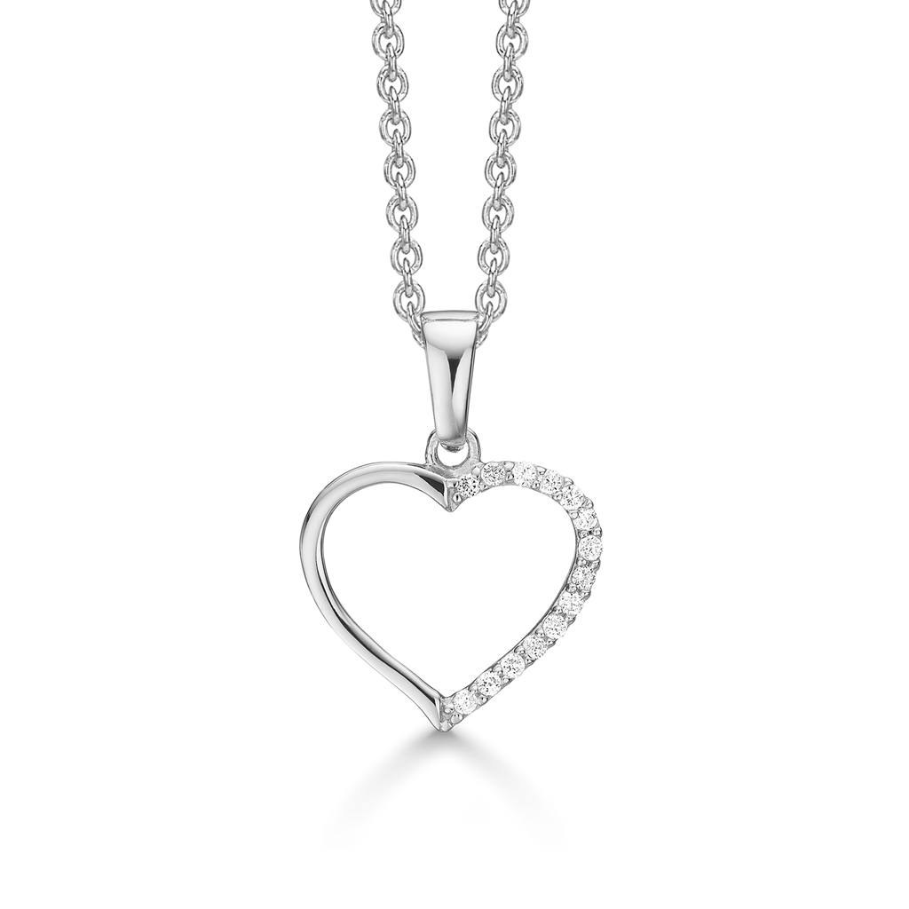Sølv halskæde rhodineret hjerte med 14 syntetisk cubic zirconia.  Kæden er længde 42-45 cm.