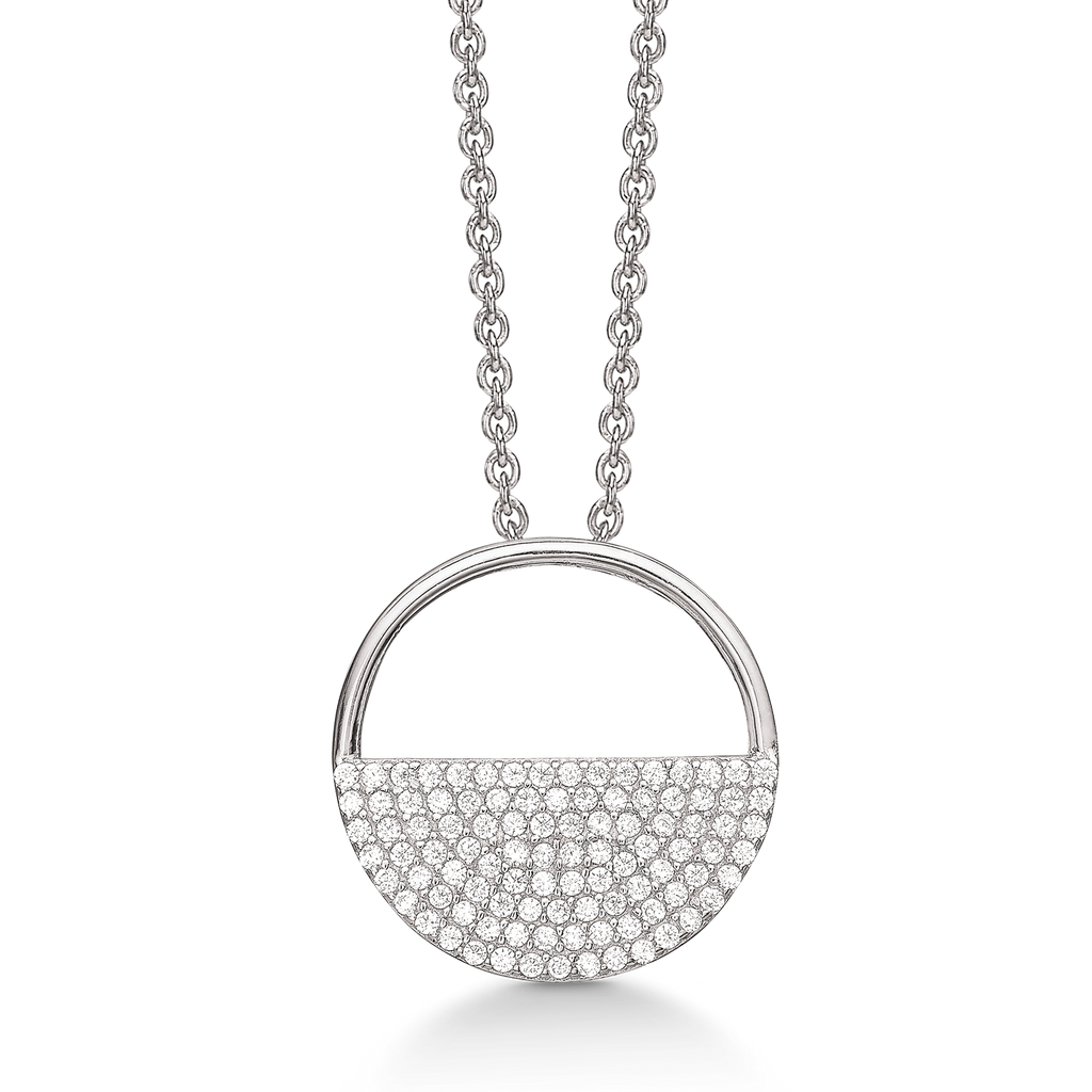 Sølv halskæde rhodineret cirkel åben med syntetiske cubic zirconia i halvdelen.  Kæden er rhodineret sølv i længde 42-45 cm.
