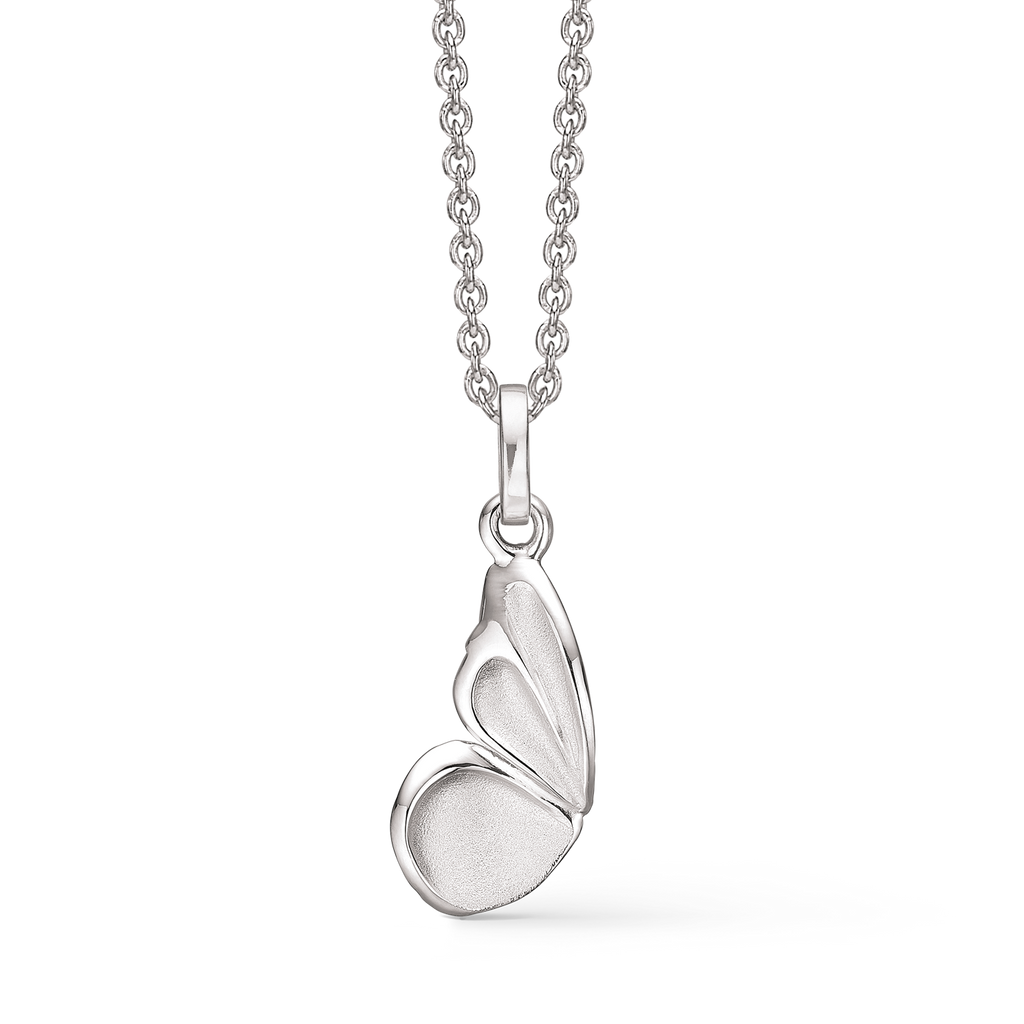 Sølv halskæde rhodineret halv sommerfugle. Længde 8,59 x 22,04 mm. Kæden er rhodineret sølv i længde 42-45 cm.