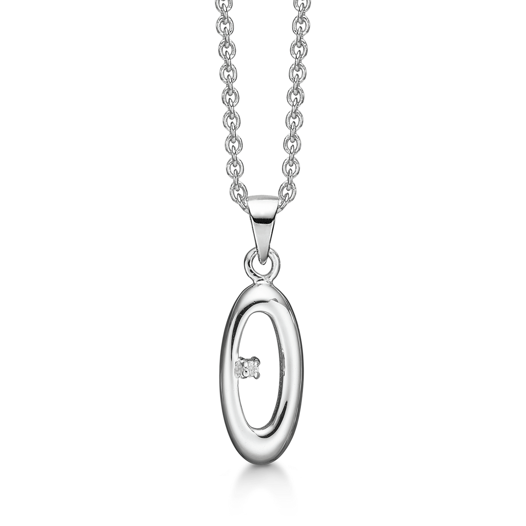 Sølv halskæde rhodineret oval med diamant. Diamant ialt 0,008 ct. w/pk1. Kæden er længde 42-45 cm.