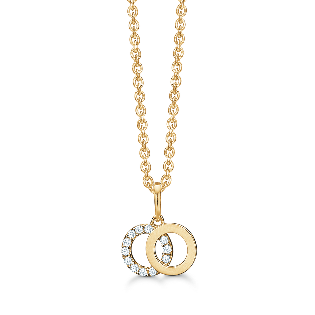 8 kt. guld Halskæde med vedhæng dobbelt cirkel flettet, den ene med syntetiske cubic zirconia i kanten. Kæden er forgyldt sølv i længde 42-45 cm.